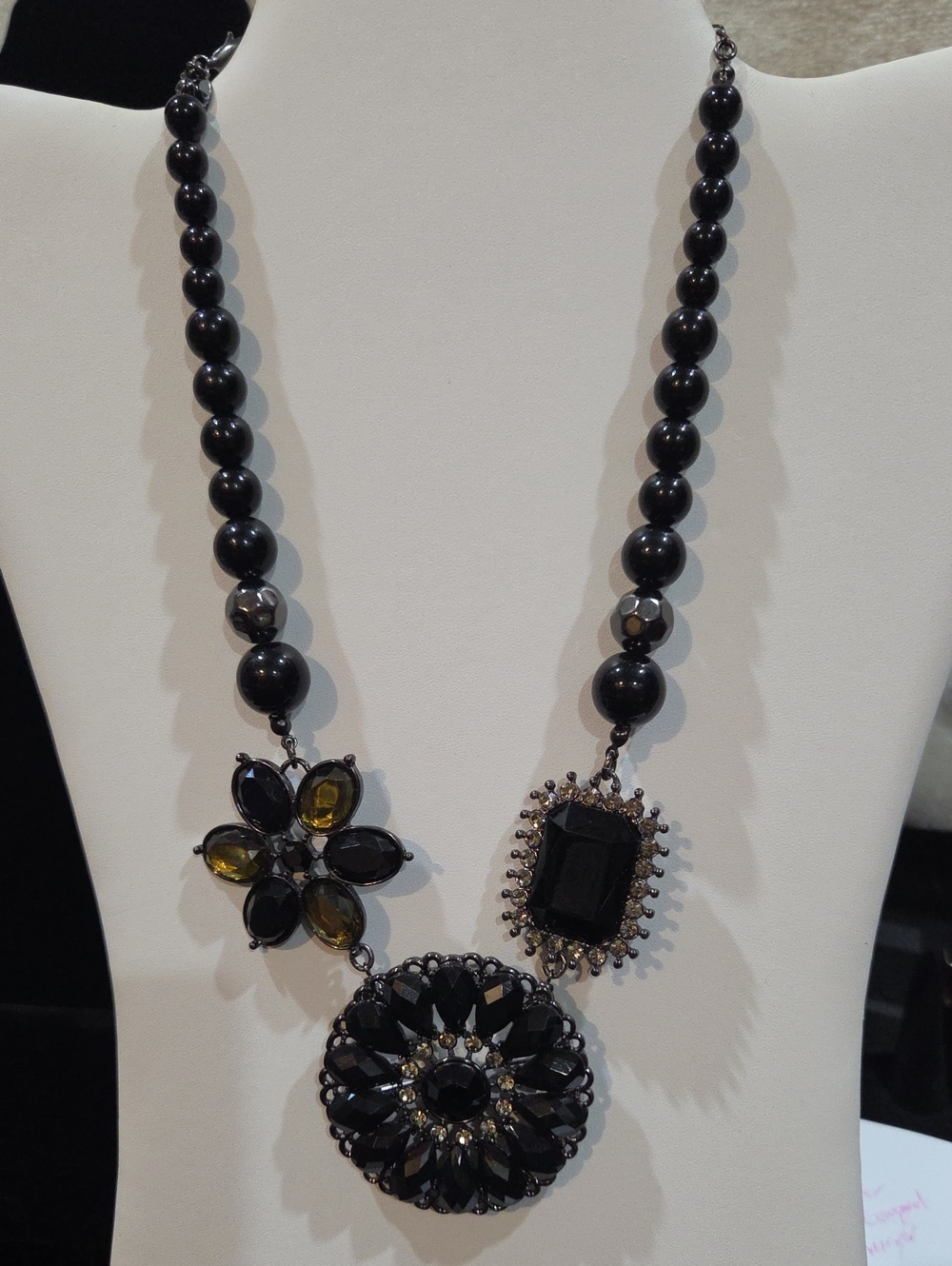 PREMIER DESIGNS NECKLACE